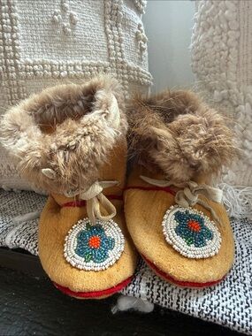 Handmade Beaded Fur-Trim Moccasins - Tan with Blue Floral Detail